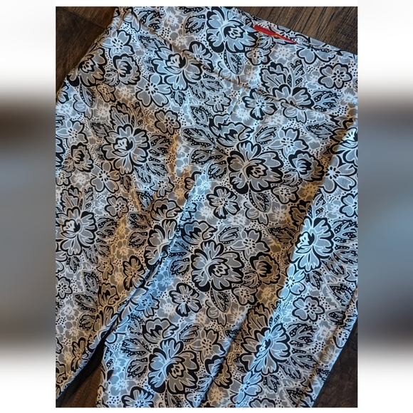 Krazy Larry Black White Gray Floral Skinny Pants Pull-On Stretch P507 NWT Size 2 - Picture 4 of 15